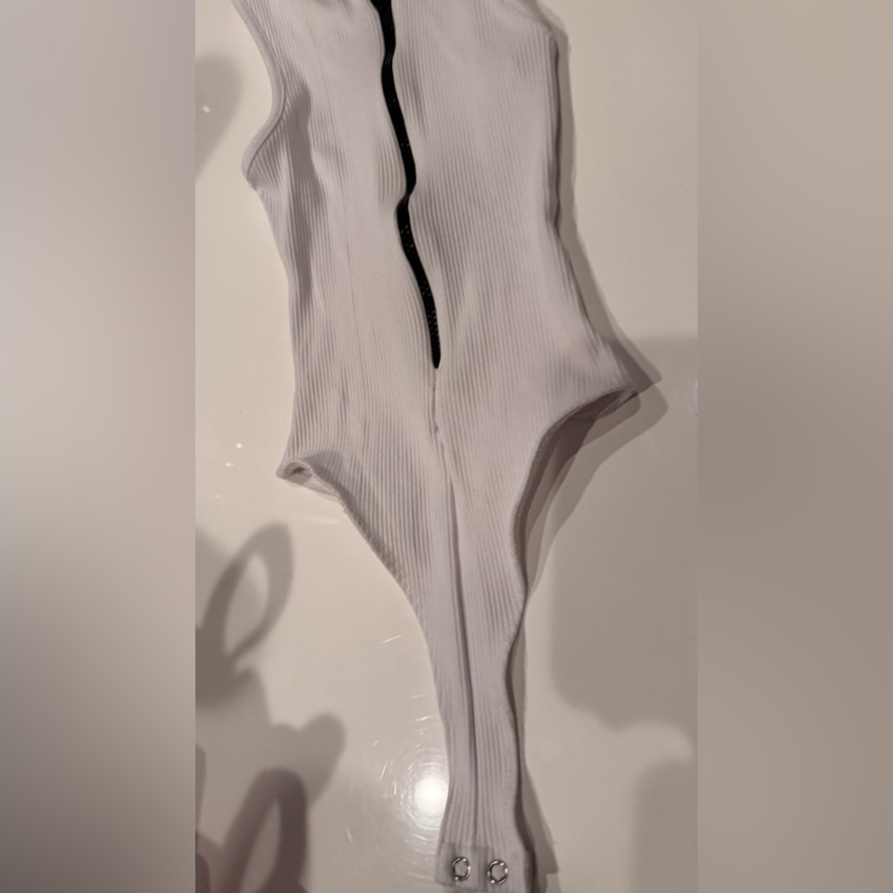 Naked Wardrobe 🖤🤍snatched White || zip front Bodysuit XS | NWT - Picture 3 of 8